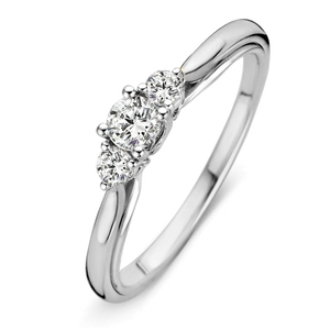Bague en or blanc avec diamant
