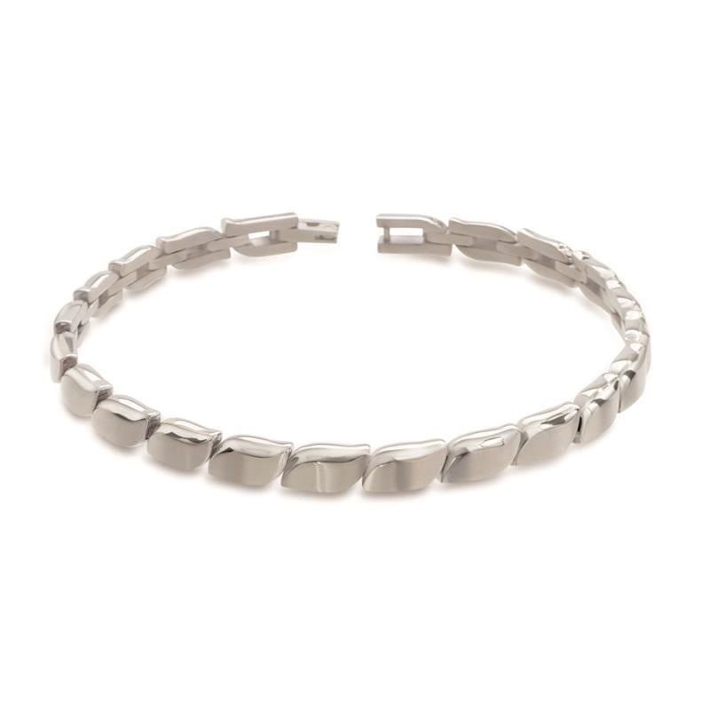 Bracelet en titane argenté avec maillons ovales et finition lisse.
