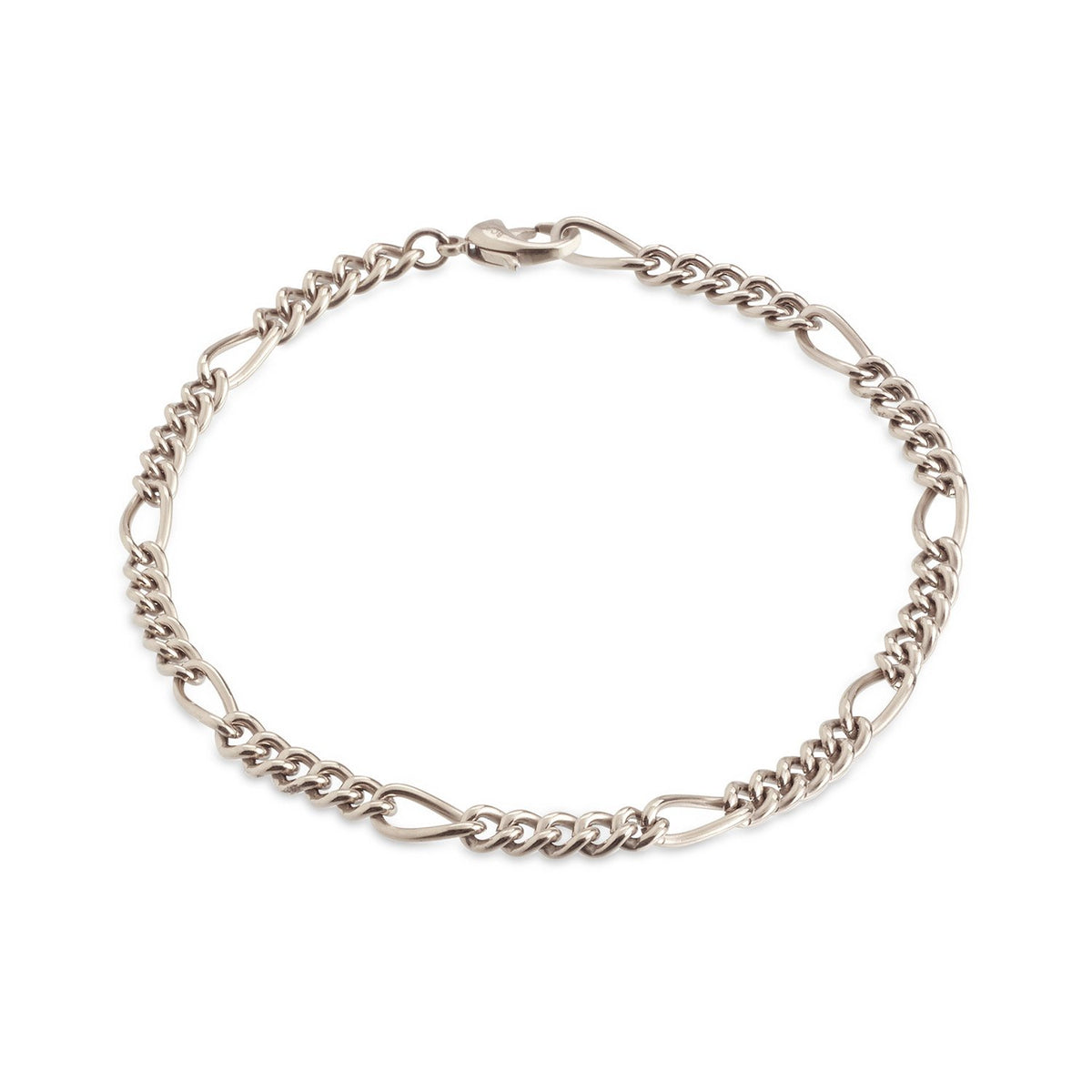 Bracelet en titane argenté avec maillons ovales entrelacés.