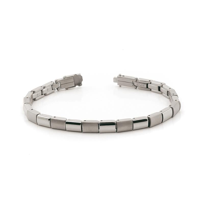 Bracelet en titane argenté avec maillons rectangulaires et fermoir à clip.