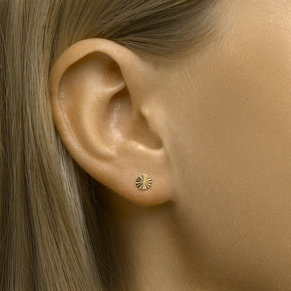 puces d'oreilles rondes diamantées en or jaune 14K
