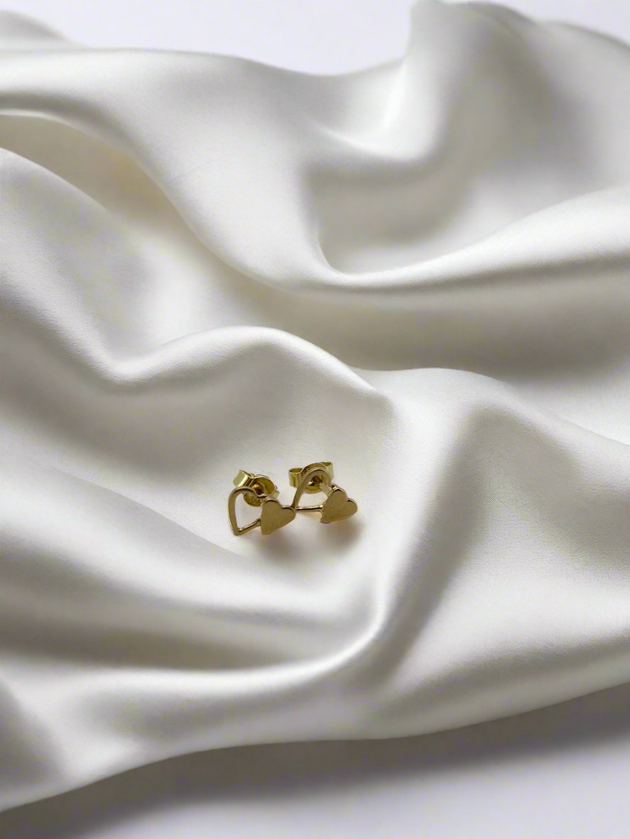 Boucles d'oreilles en or vintage en forme de cœur, 18K, légères.