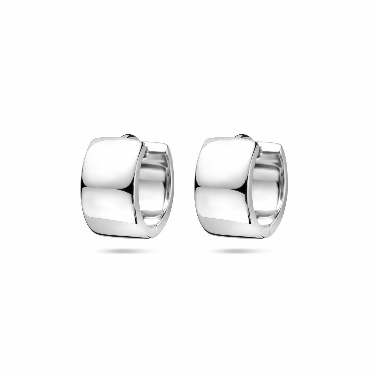 Boucles d'oreilles en argent rhodié de 14 mm, au design lisse et moderne.
