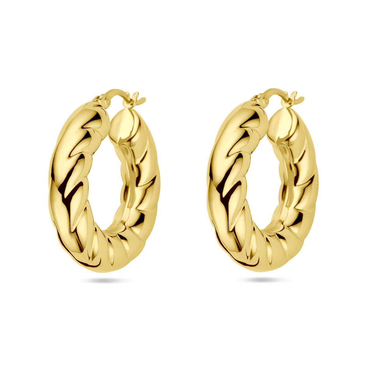 Boucles d'oreilles en argent doré, de forme ovale avec un motif tressé.