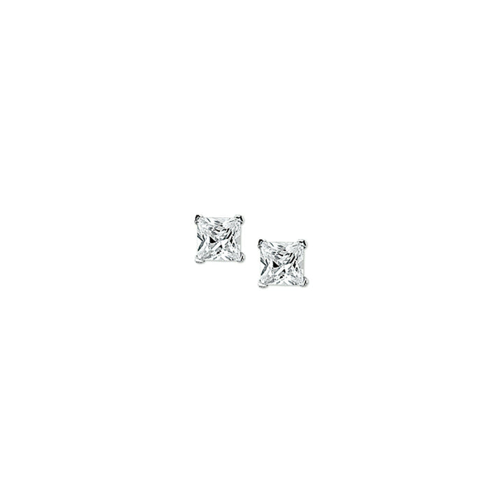 Een paar oorknoppen zirkonia zilver gerhodineerd van Van der Kooij Collectie, in een strakke minimale setting en getoond op een witte achtergrond-tijdloze dames sieraden voor elke gelegenheid.