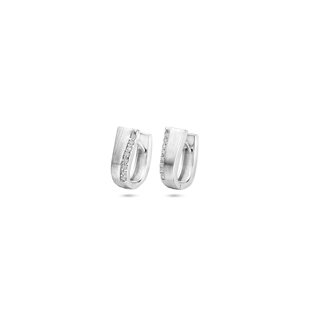 Boucles d'oreilles en argent rhodié poli et mat, ornées de zirconia, de 14 mm.