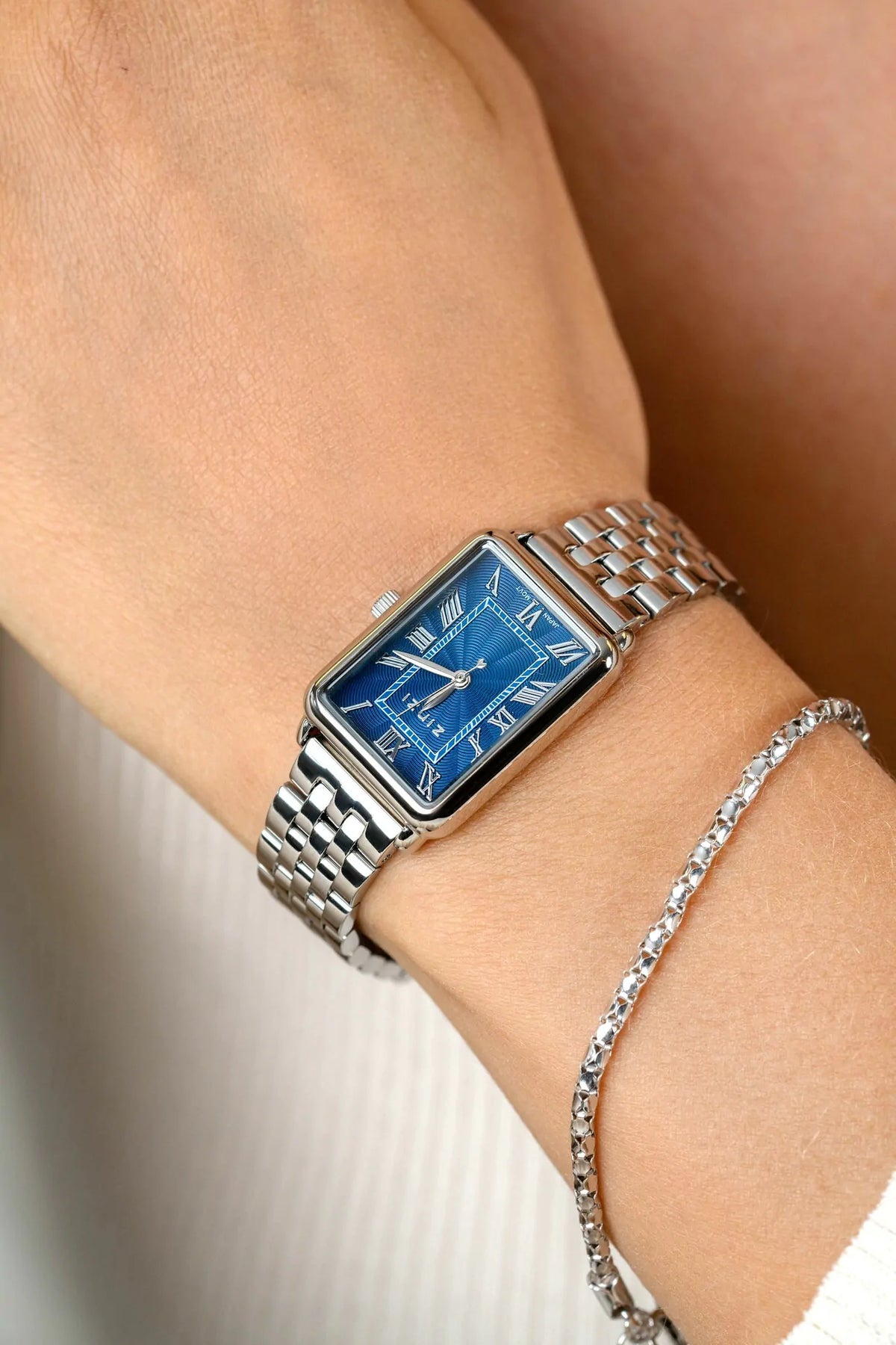 Montre en acier couleur argent Ziw1955
