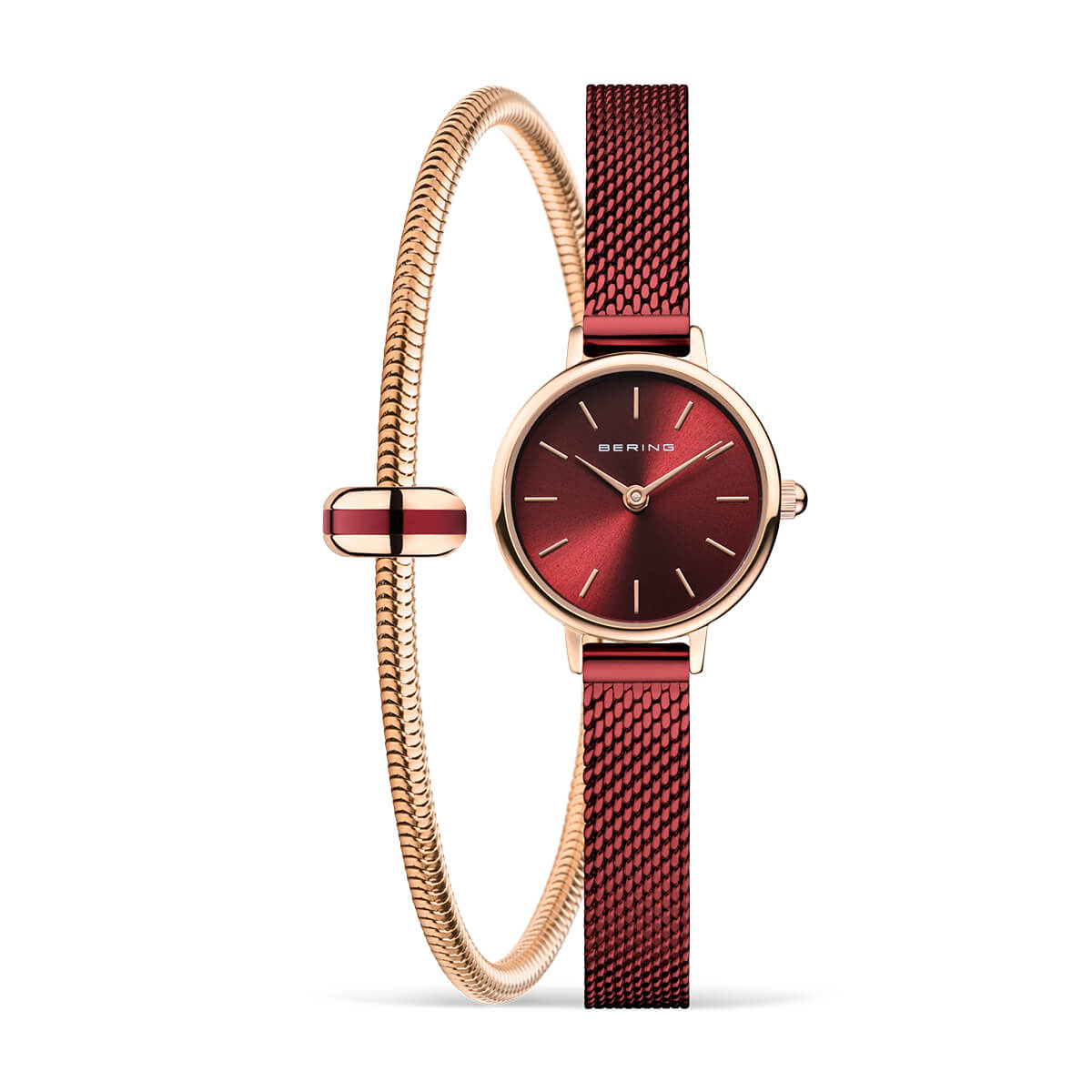 Montre avec un cadran rouge, boîtier doré et bracelet en maille rouge.