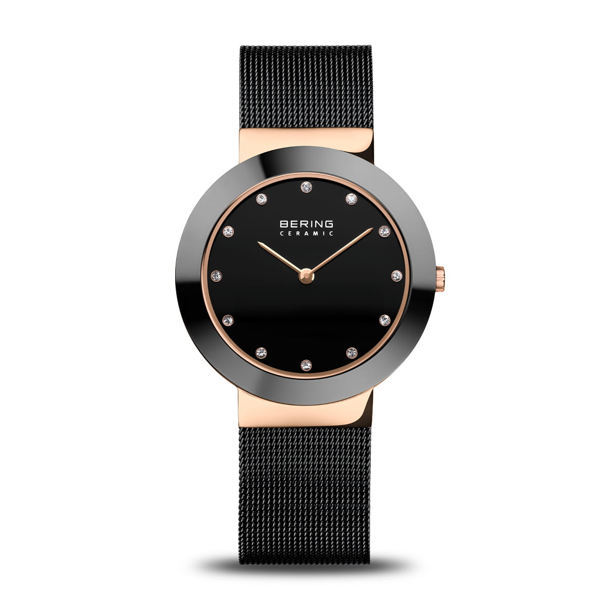 Montre Bering avec cadran noir, boîtier en acier inoxydable et bracelet en maille noire.