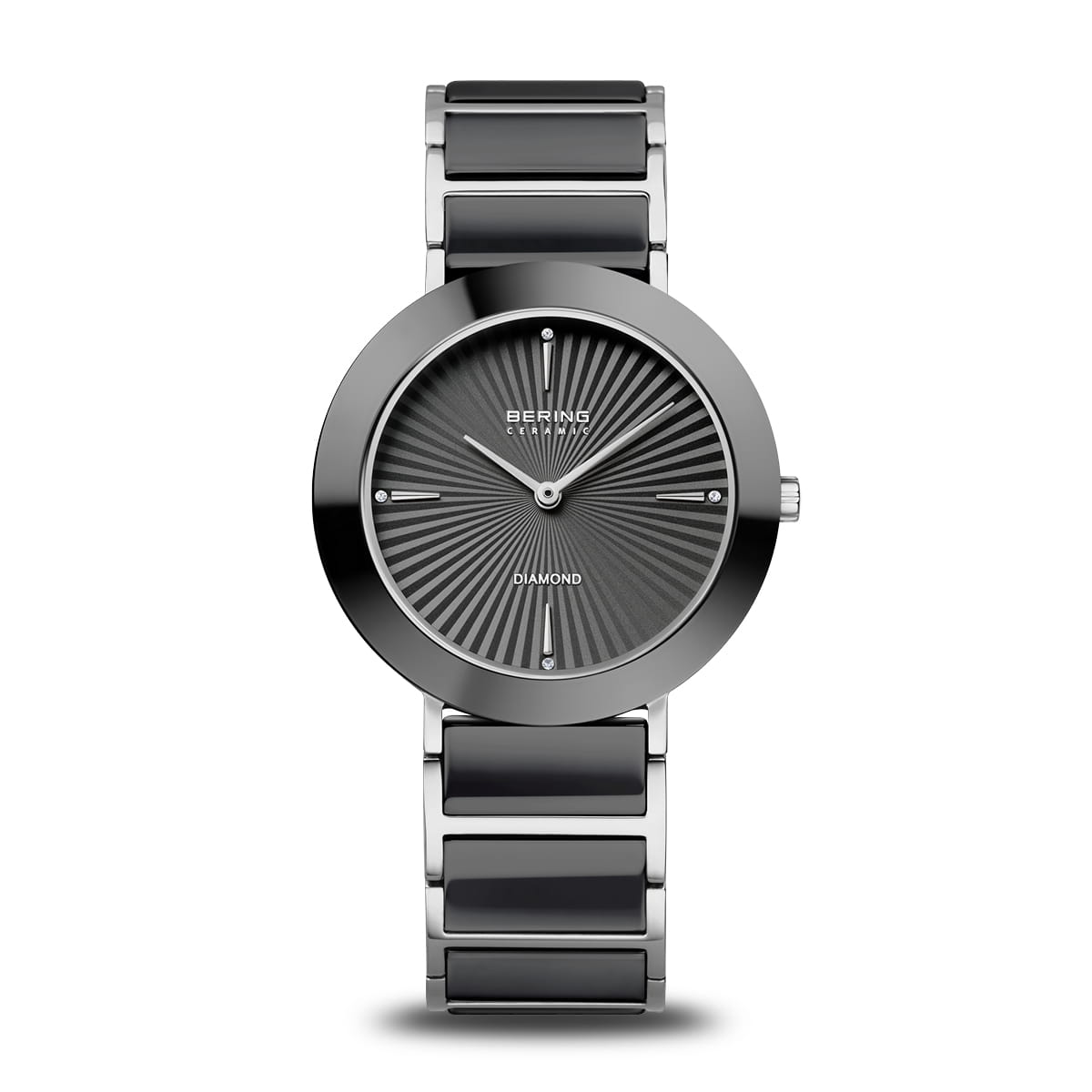 Montre argentée avec un cadran gris et un bracelet en acier inoxydable.