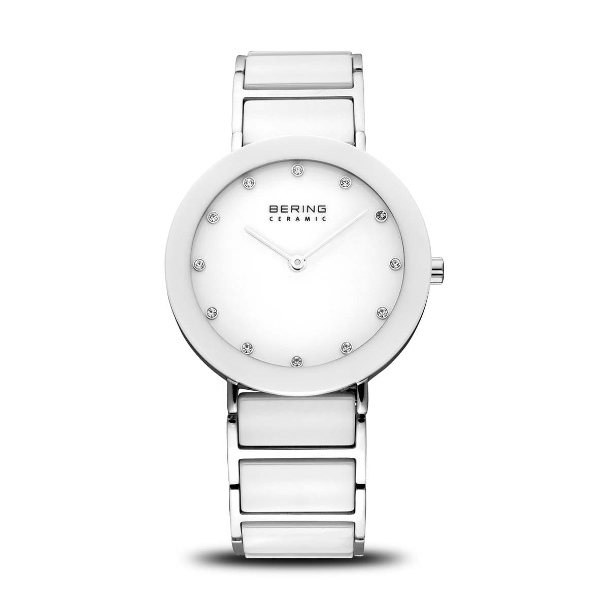 Montre Bering avec un cadran blanc, boîtier argenté et bracelet en acier inoxydable.