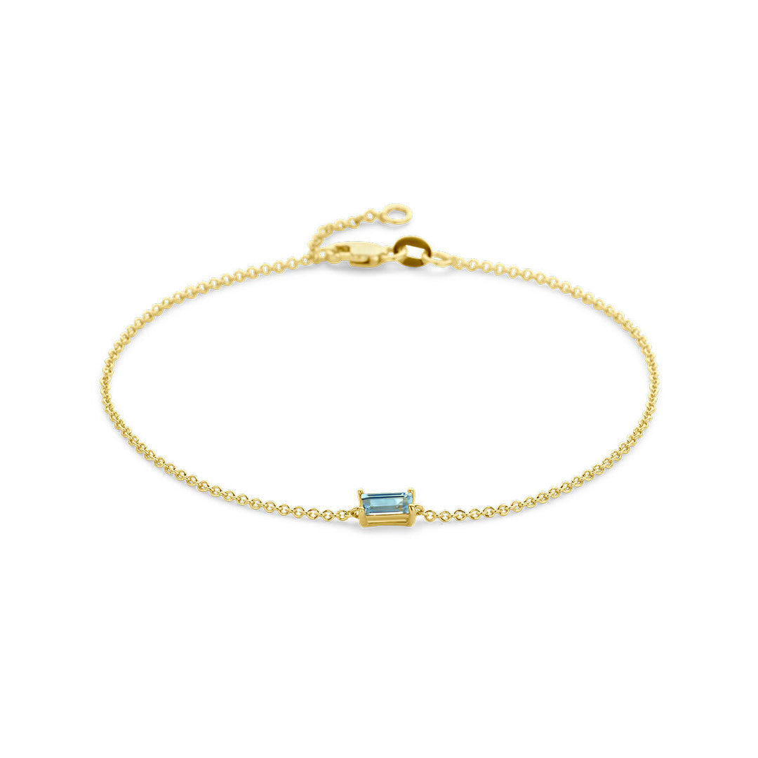Gouden armband dames blauw topaas 14K van Van der Kooij Collectie met een rechthoekige blauwe topaassteen in het midden en een veilige karabijnsluiting.