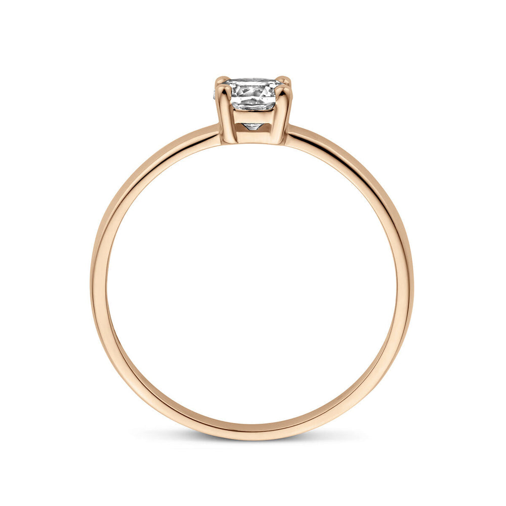 De Van der Kooij Collectie ring zirkonia 14K roségoud is een solitaire ontwerp met een enkele ronde zirkonia gezet in vier tanden, van opzij gezien tegen een witte achtergrond.