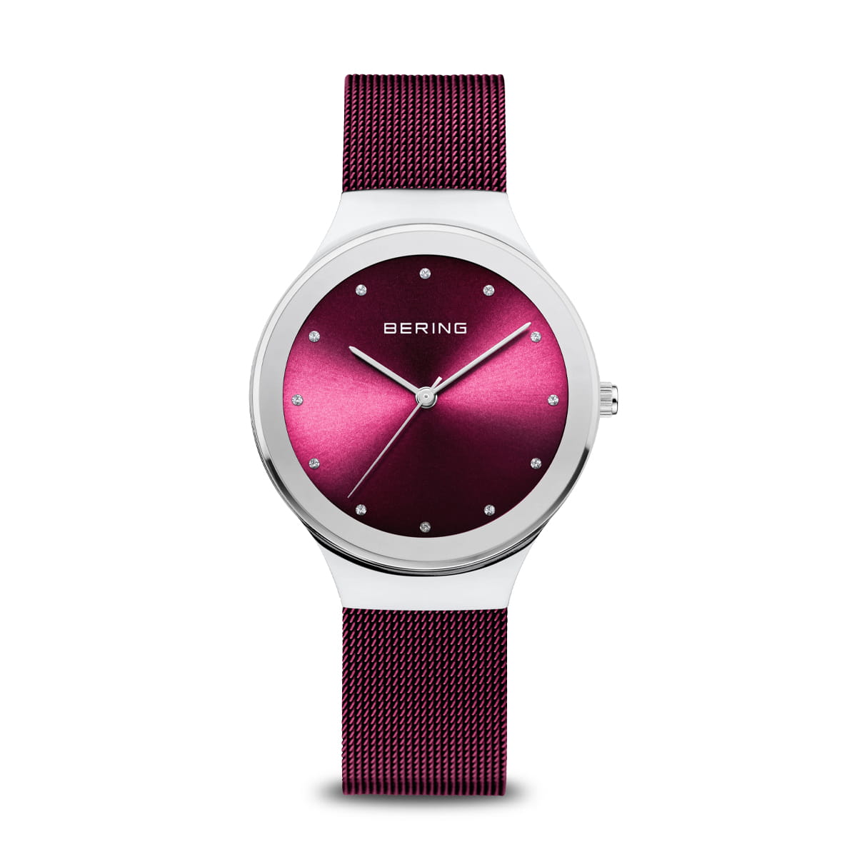 Montre avec un cadran violet et un bracelet en acier inoxydable argenté.