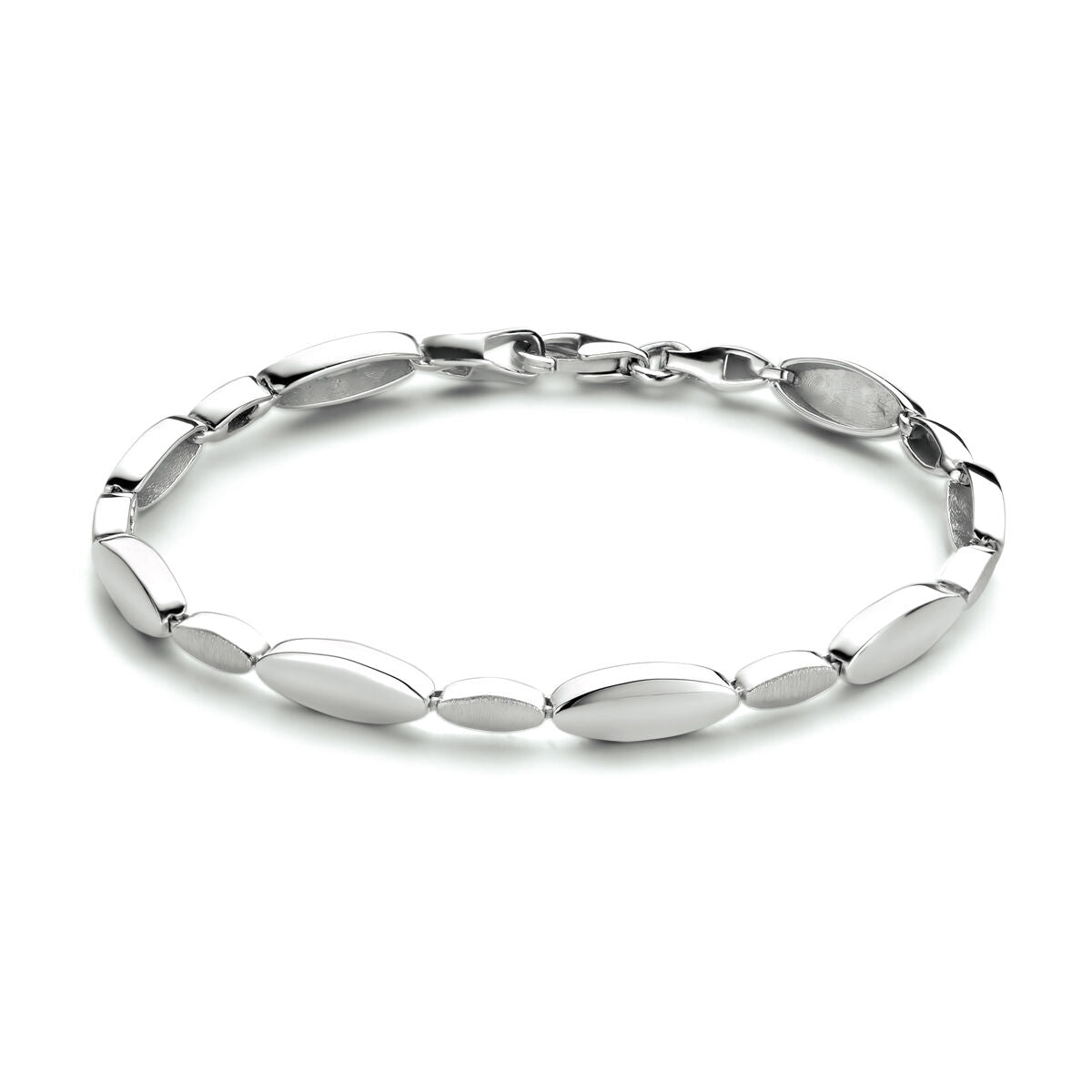 Bracelet en argent rhodié poli et mat, de 5,2 mm de large et 19 cm de long.