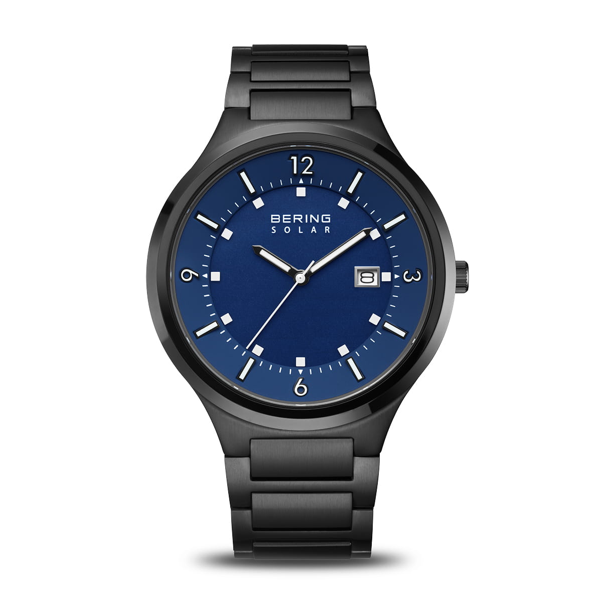 Montre Bering Solar avec un cadran bleu, boîtier noir et bracelet en acier inoxydable.