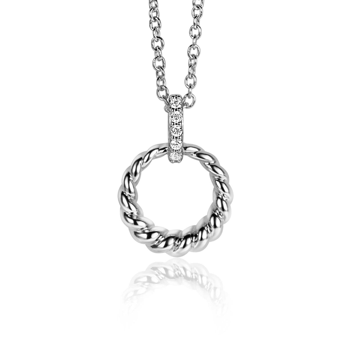 Pendentif en argent avec un cercle tressé et un détail en strass, suspendu à une chaîne.