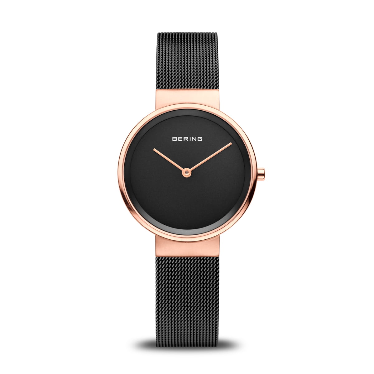 Montre pour femme avec cadran noir, boîtier en acier rose et bracelet en maille.