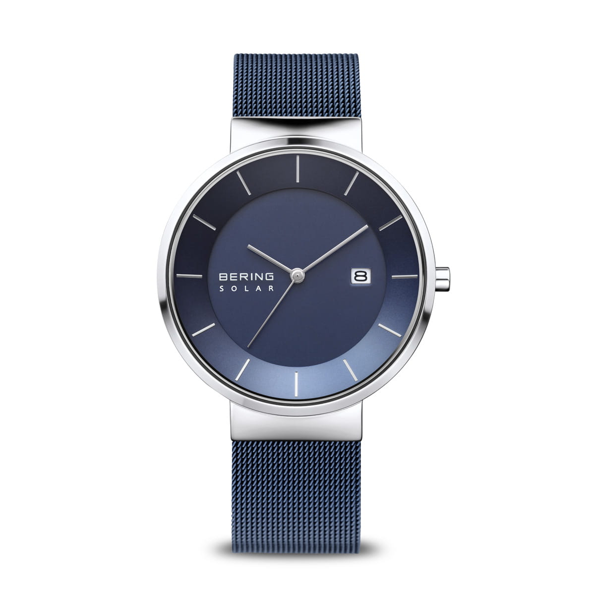 Montre à cadran bleu avec boîtier en acier inoxydable et bracelet en maille.