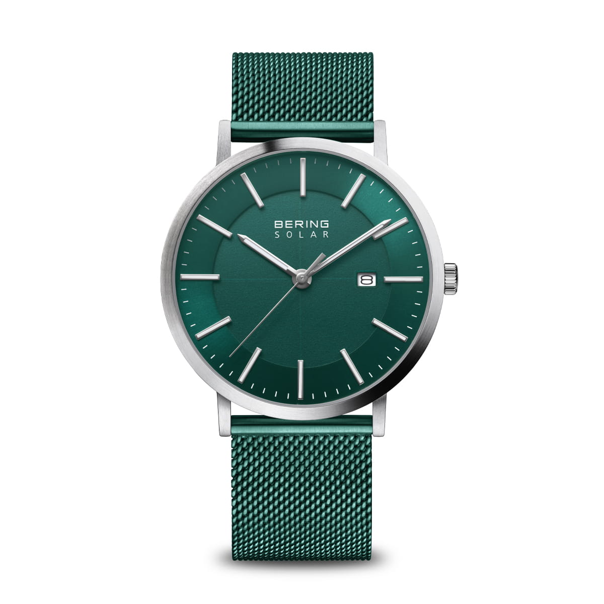 Montre avec un cadran vert, boîtier en acier inoxydable et bracelet en maille métallique.