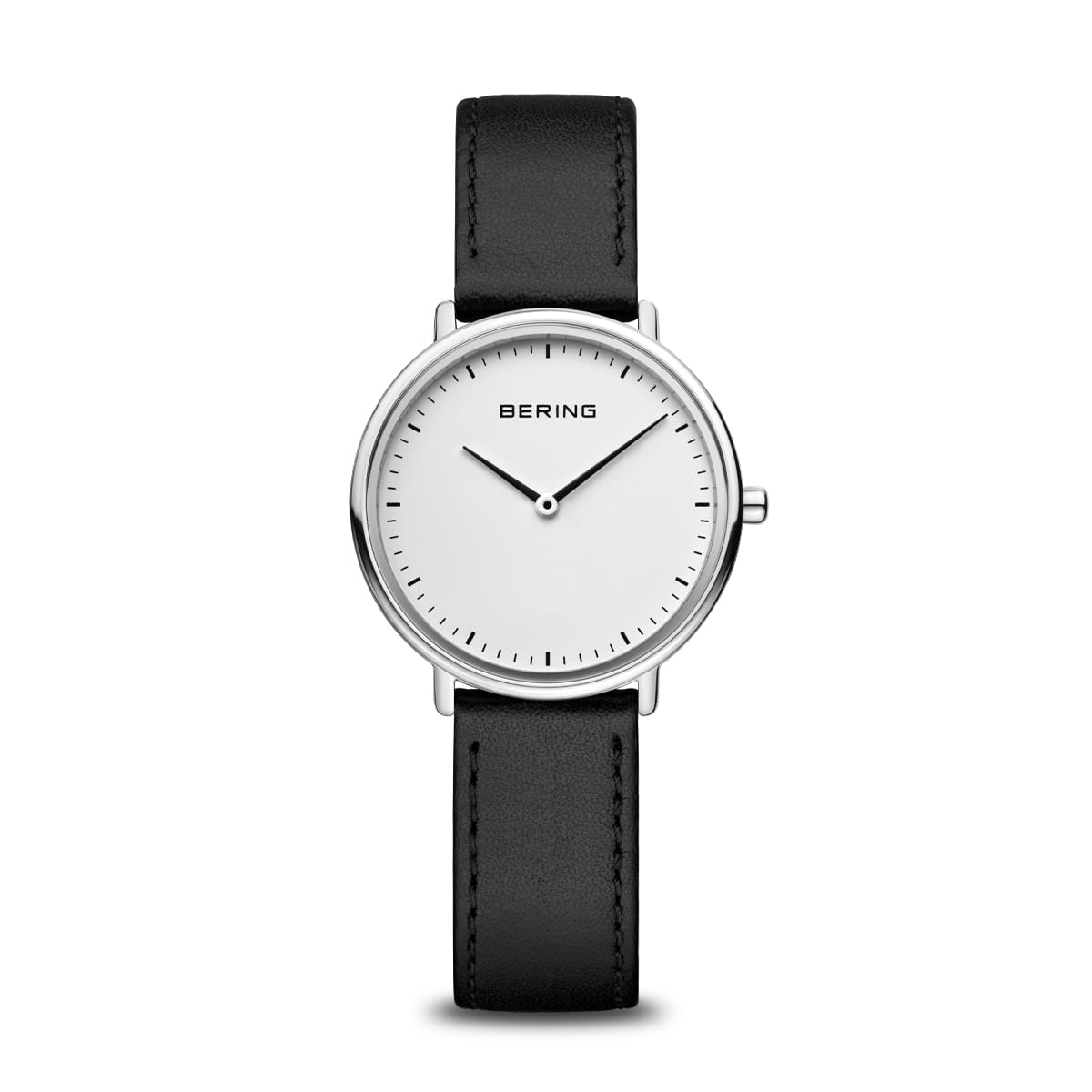 Montre avec un cadran blanc, boîtier en acier inoxydable et bracelet en cuir noir.