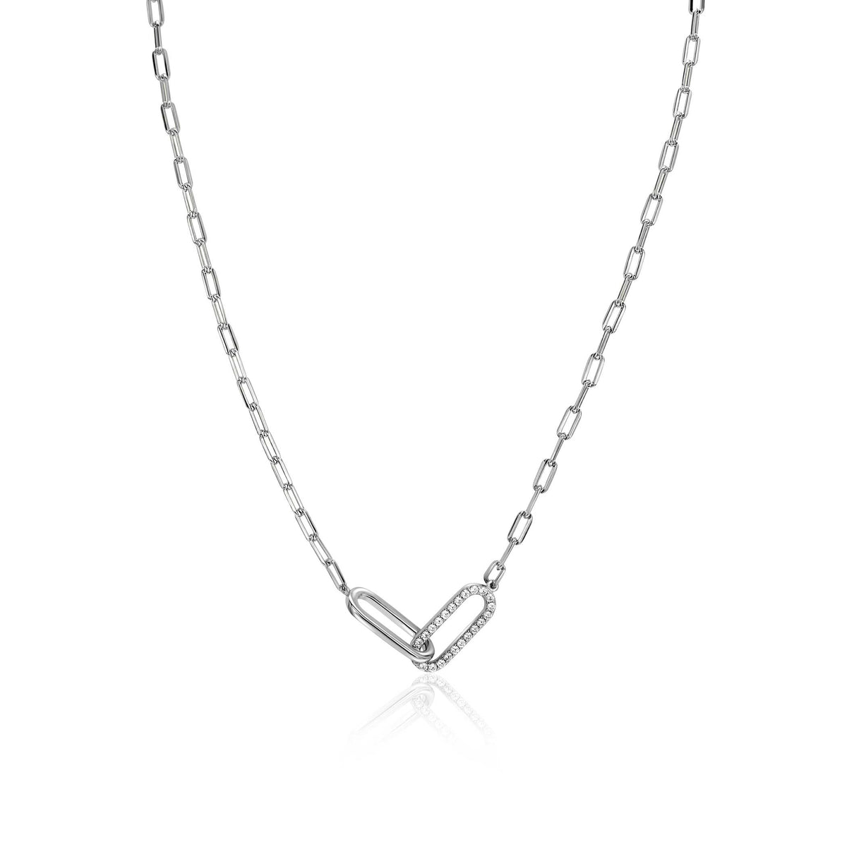 Collier en argent avec maillon en forme de cœur et détails en zircon.