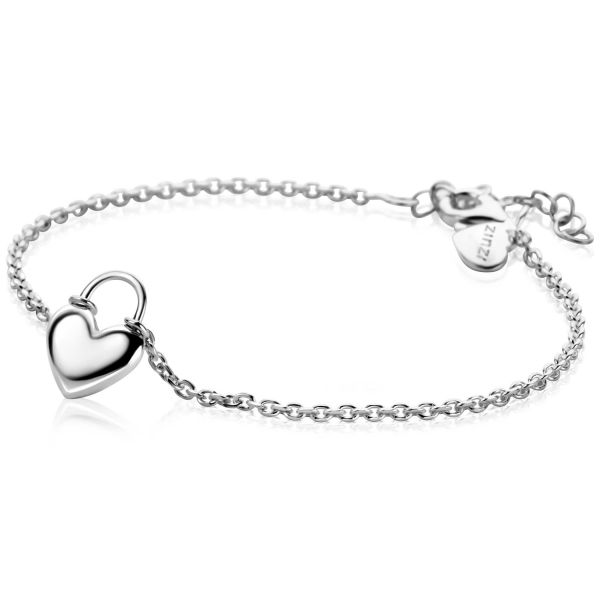 Zilveren armband met een hartvormige sluiting en een fijne schakelketting, verstelbaar van 17 tot 20 cm.