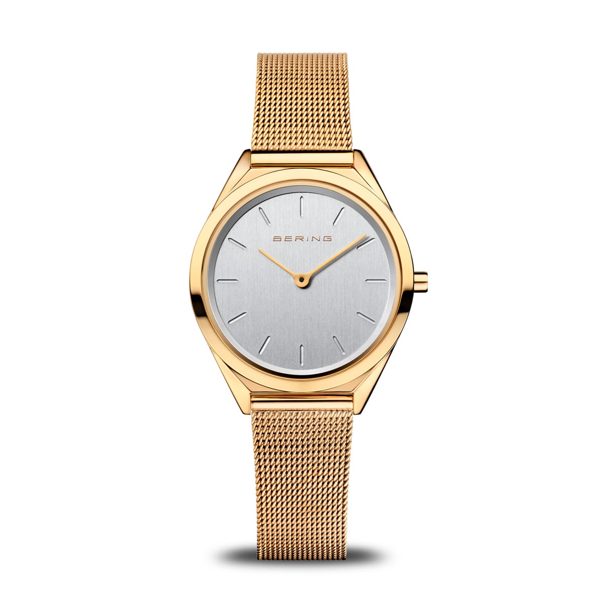 Montre unisexe avec un cadran argenté et un boîtier doré, bracelet en maille dorée.