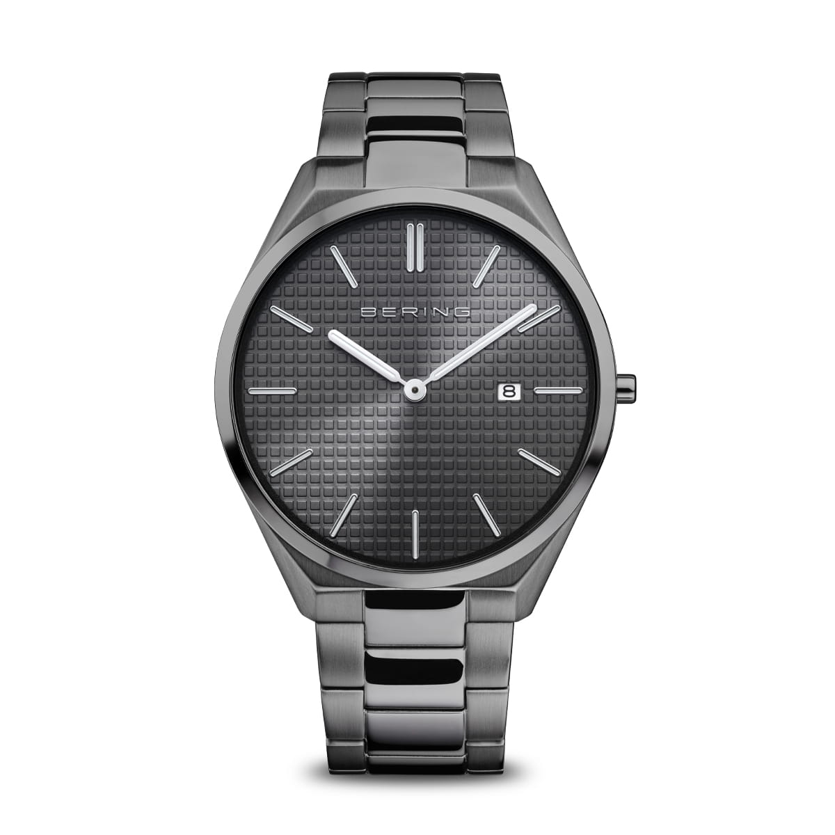 Montre en acier inoxydable avec cadran gris texturé et bracelet argenté.