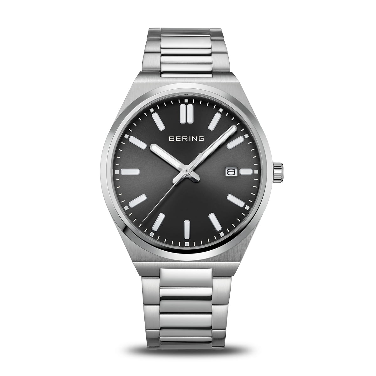 Montre pour homme avec cadran noir, boîtier en acier inoxydable et bracelet en acier.