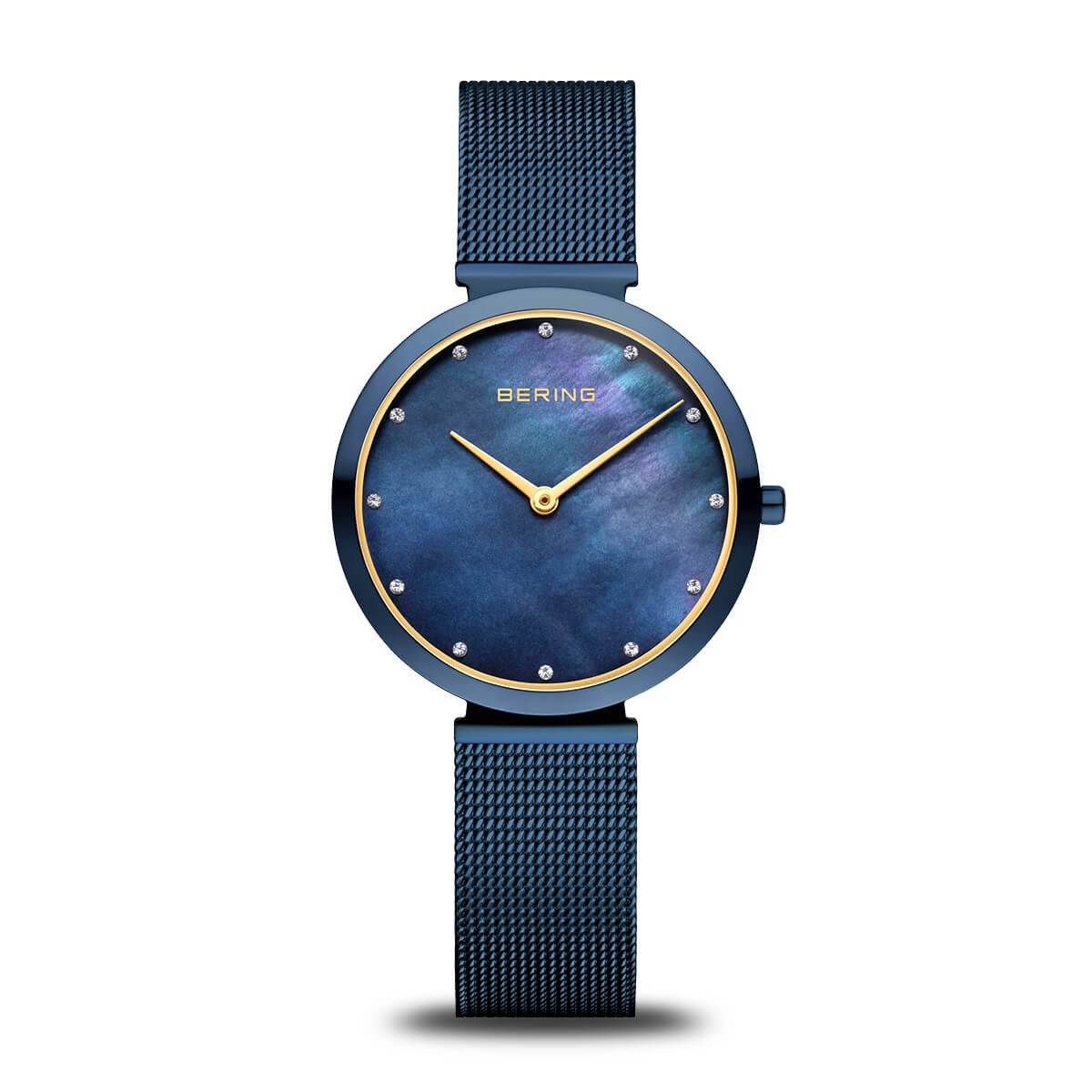 Montre pour femme avec un cadran bleu, boîtier doré et bracelet en maille métallique.