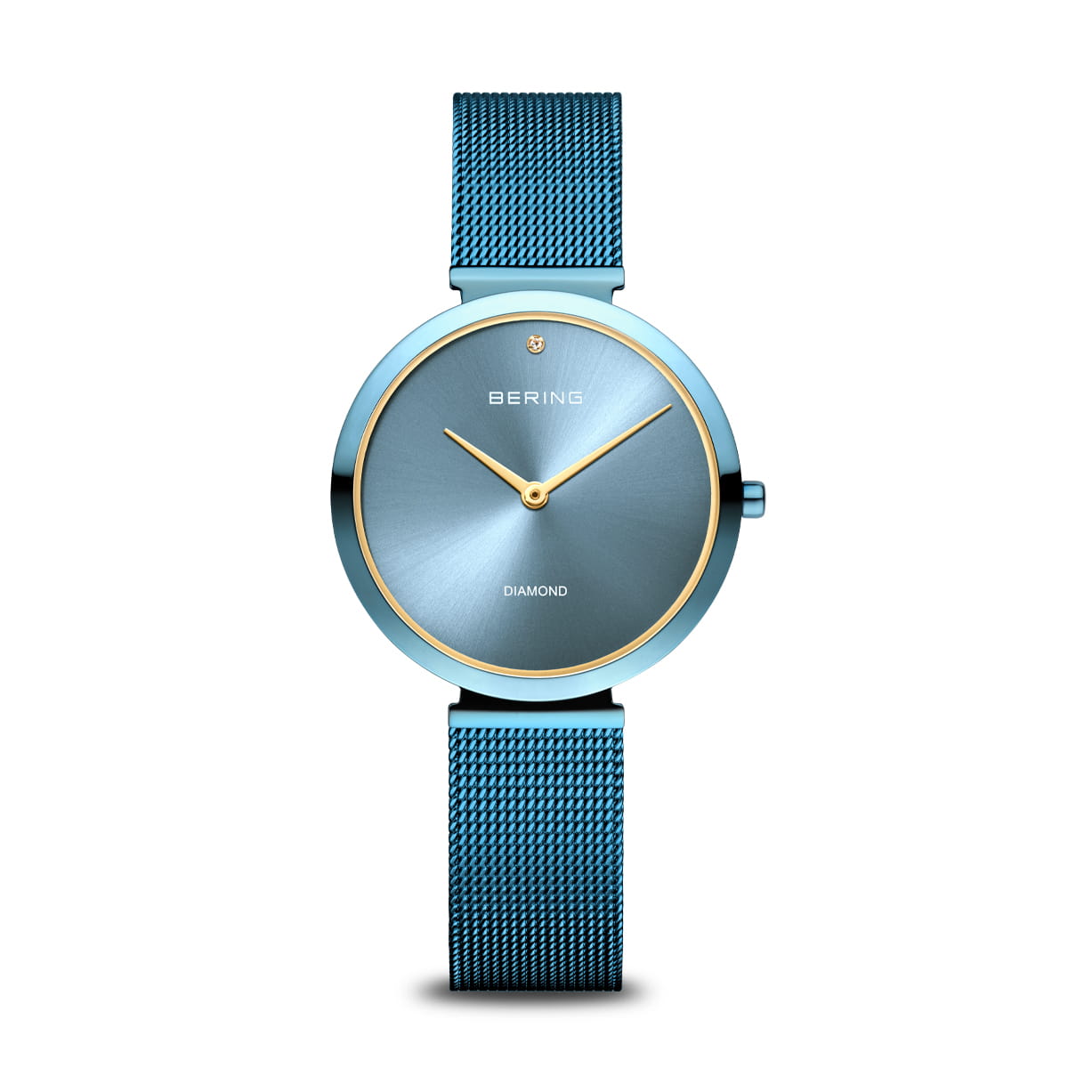 Montre pour femme avec un cadran bleu et un bracelet en maille métallique argentée.