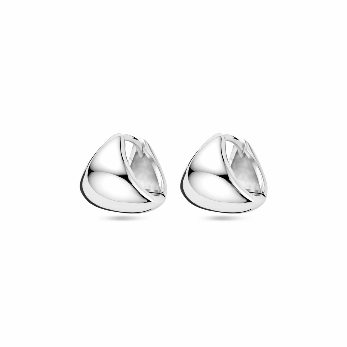 Boucles d'oreilles en argent rhodié, de forme conique avec une finition brillante.