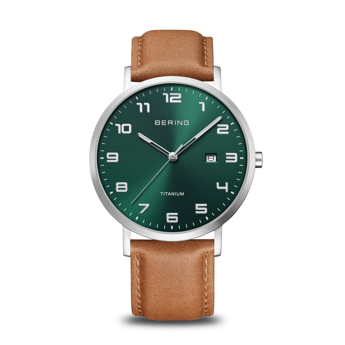 Montre pour homme avec cadran vert, boîtier en titane et bracelet en cuir marron.
