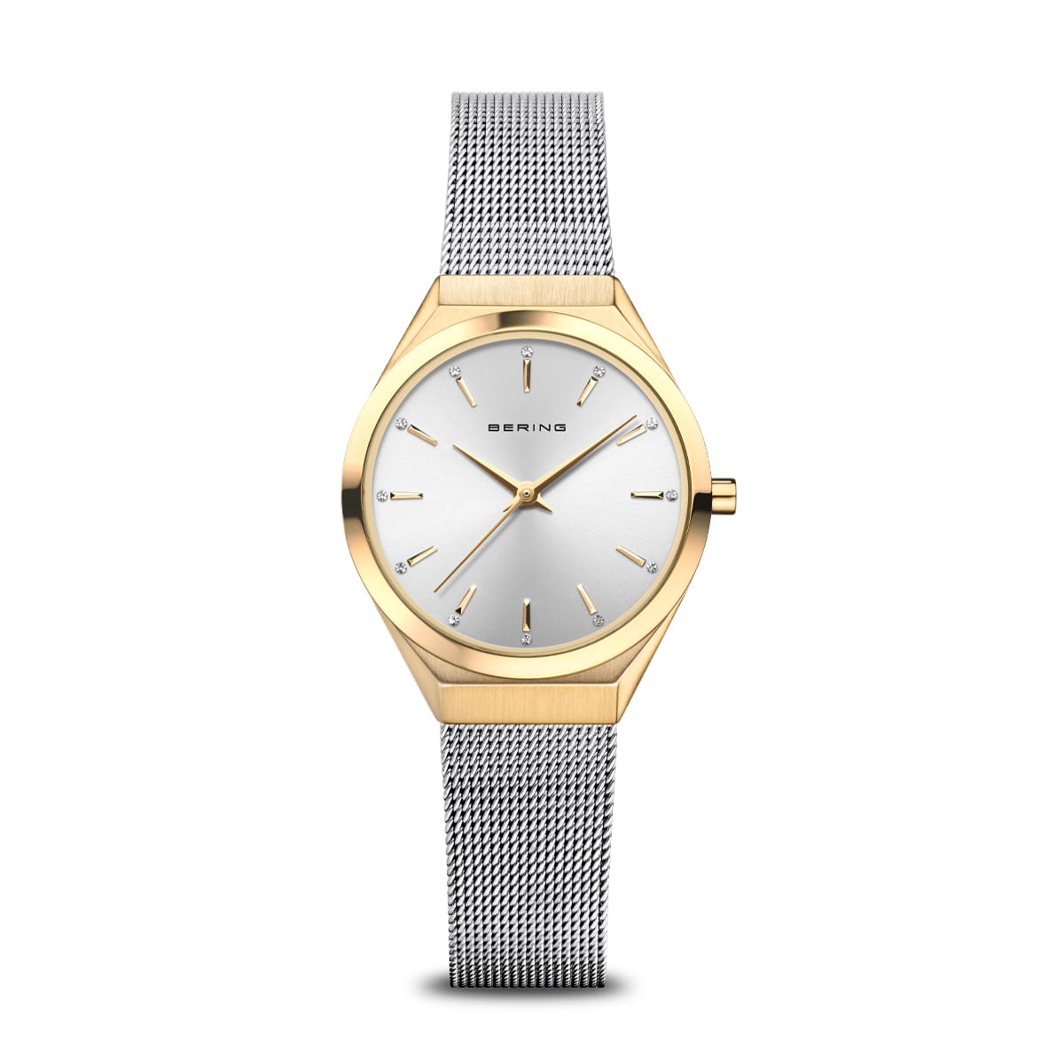 Montre pour femme avec cadran argenté, boîtier doré et bracelet en maille métallique.