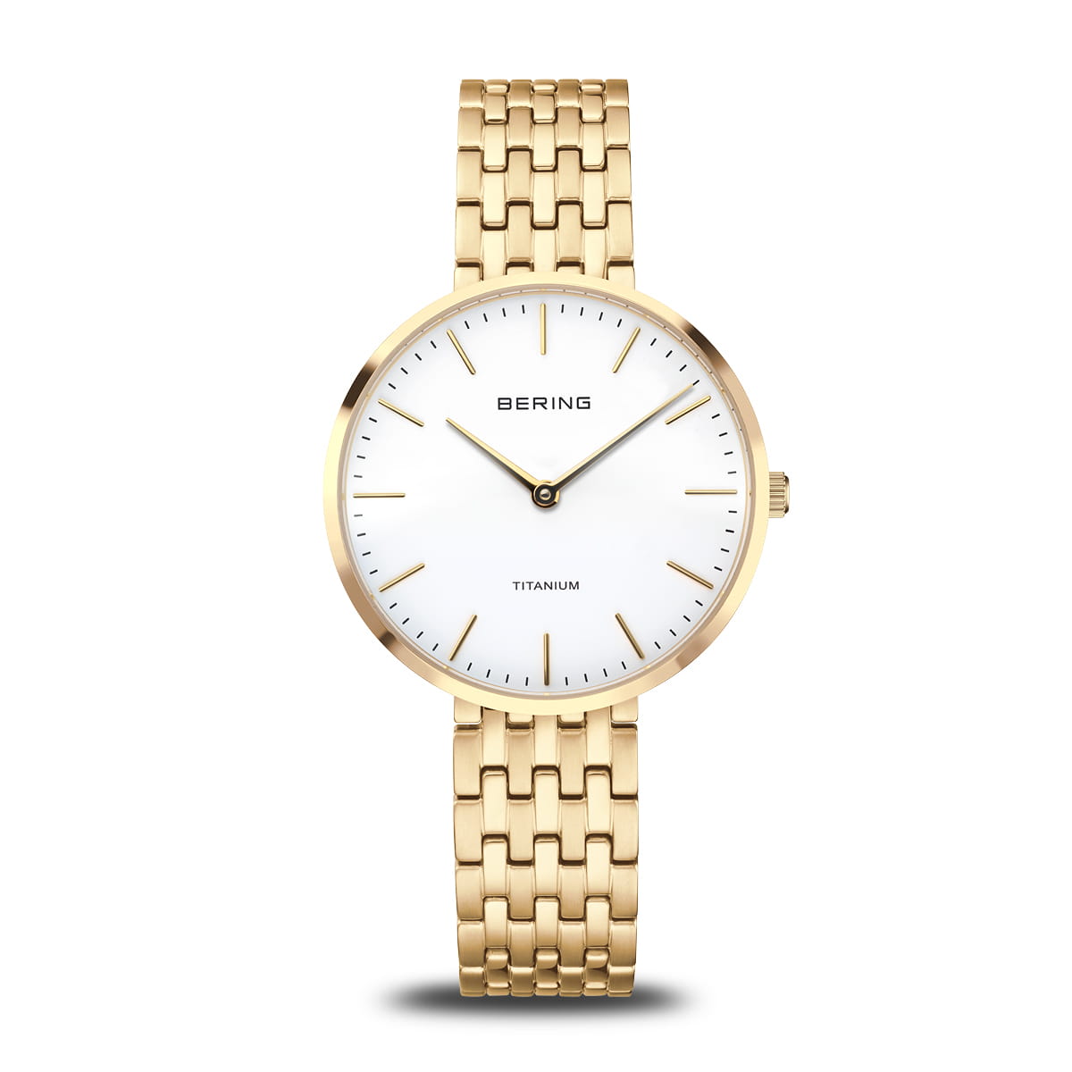 Montre pour femme avec cadran blanc, boîtier doré et bracelet en maillons dorés.