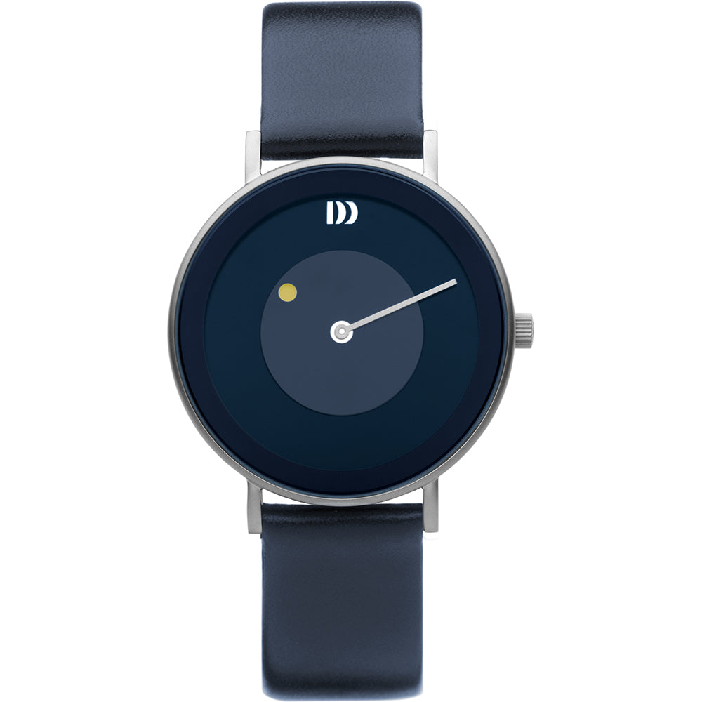 Montre avec un cadran noir, boîtier argenté et bracelet en cuir bleu.