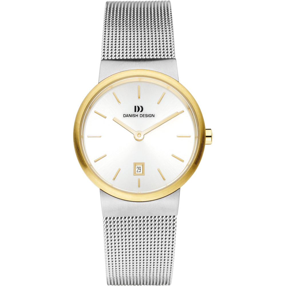 Montre avec un cadran argenté, boîtier doré et bracelet en maille argentée.