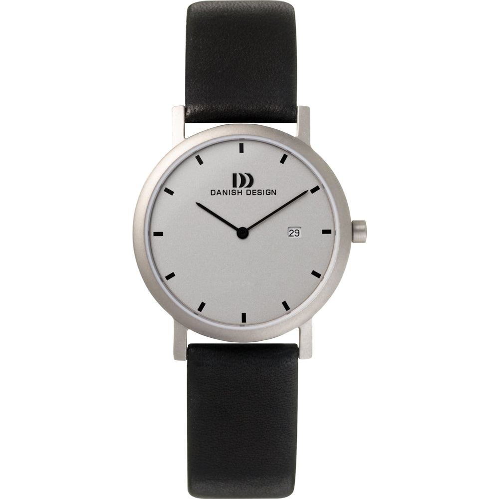 Montre avec un cadran blanc, boîtier argenté et bracelet en cuir noir.