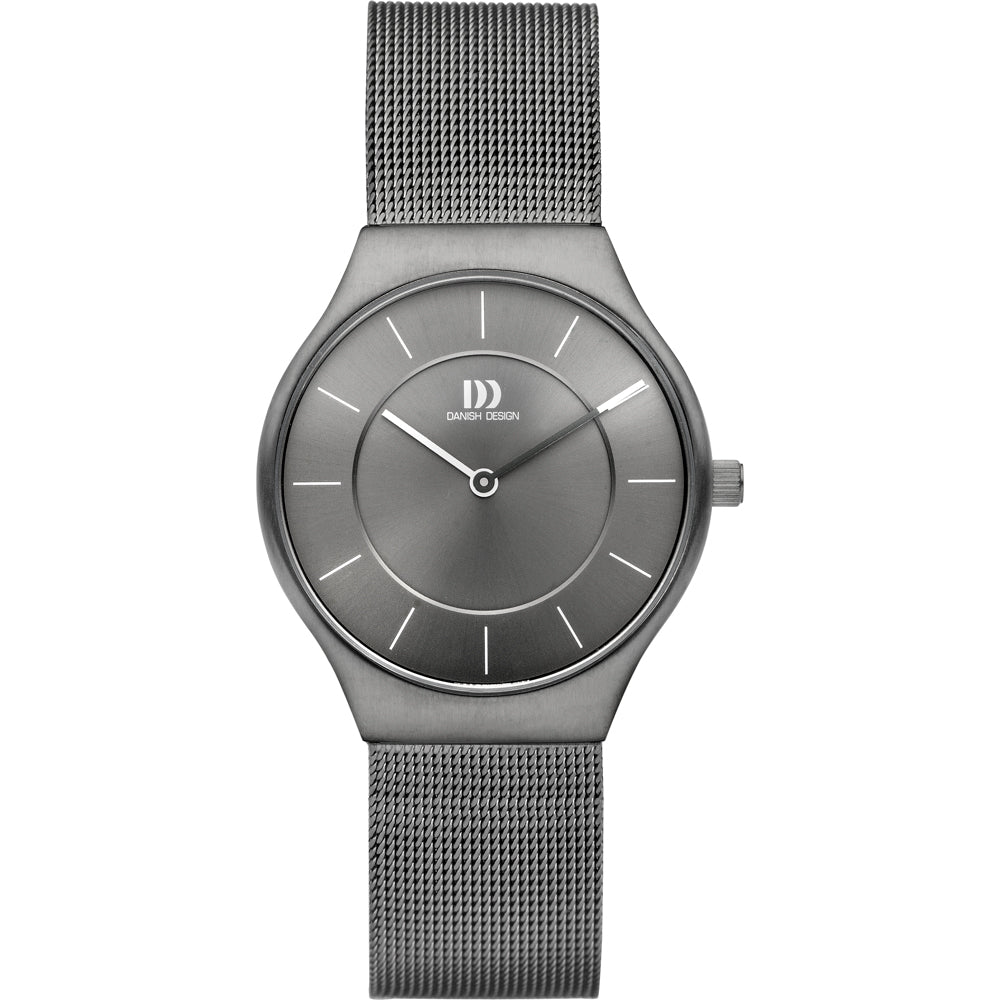 Montre grise avec un cadran lisse et un bracelet en maille métallique.