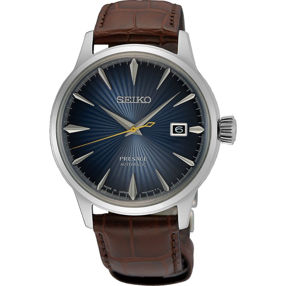 Het Seiko Presage herenhorloge SRPK15J1 heeft een bruine leren band, een ronde blauwe wijzerplaat, zilveren uurmarkeringen, een datumweergave op 3 uur, een zilveren kast, een gouden secondewijzer en een automatische horloge-indicatie. Stijl en precisie worden moeiteloos gecombineerd.