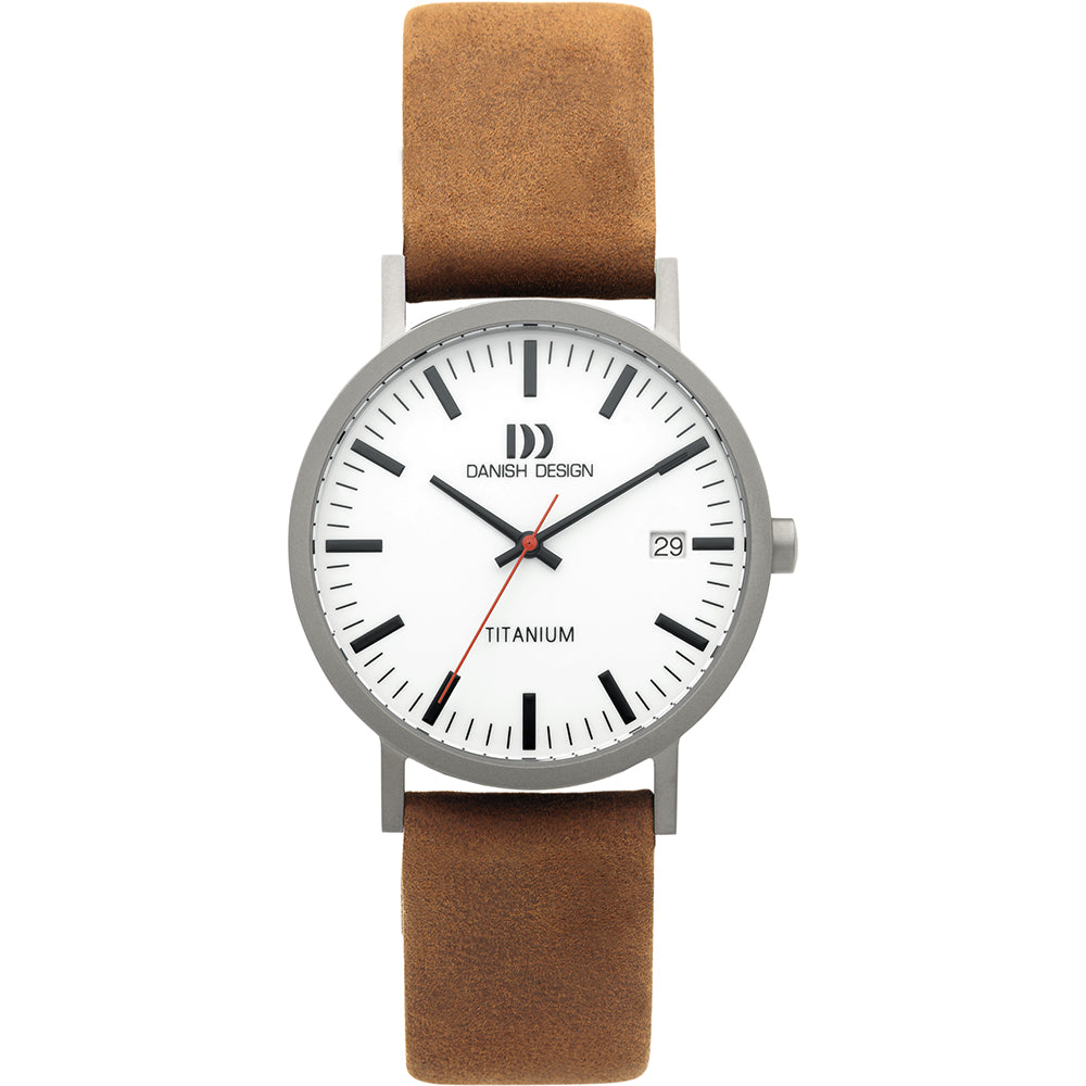 Montre en titane avec cadran blanc, bracelet en cuir brun et aiguilles noires.