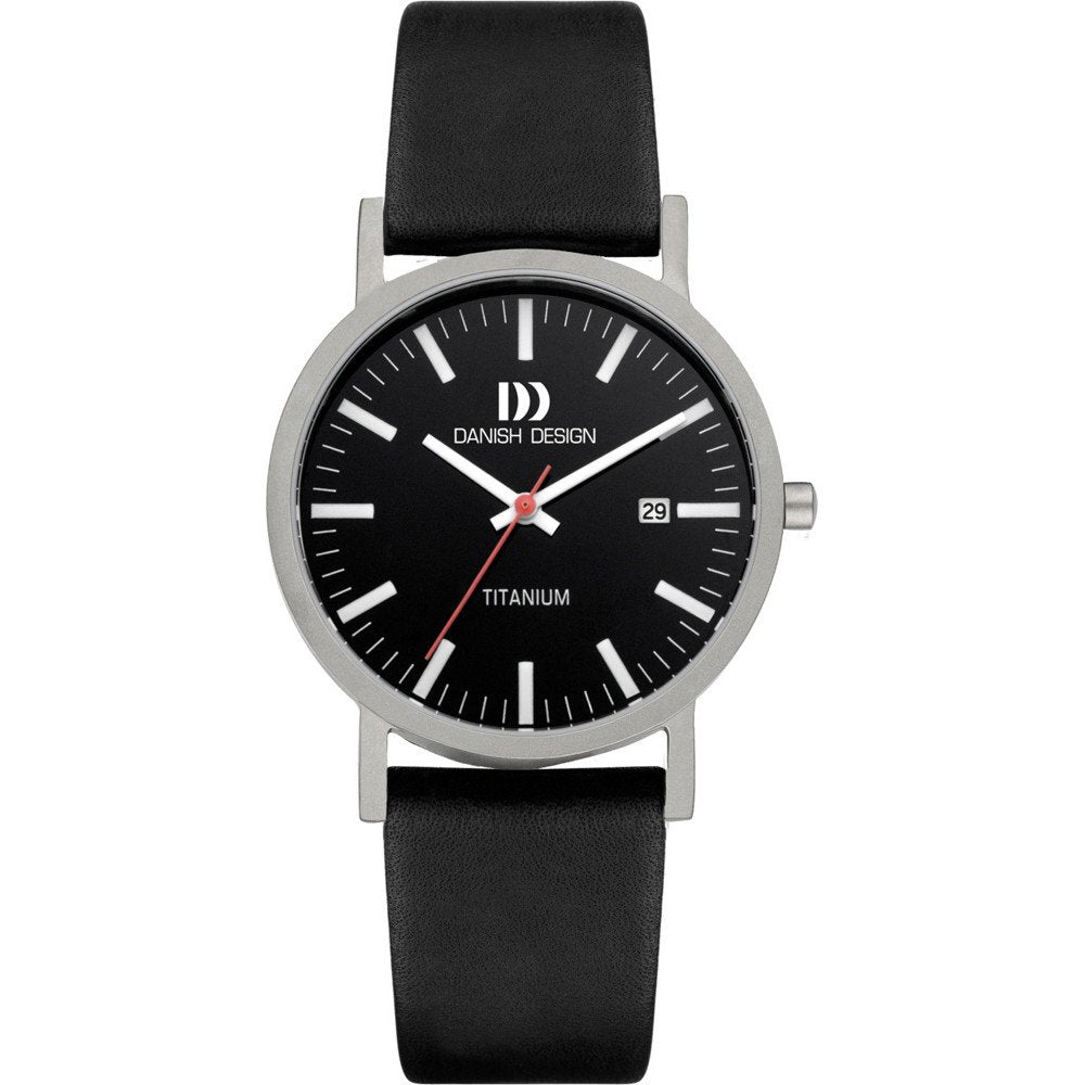 Montre en titane avec cadran noir, aiguilles argentées et bracelet en cuir noir.
