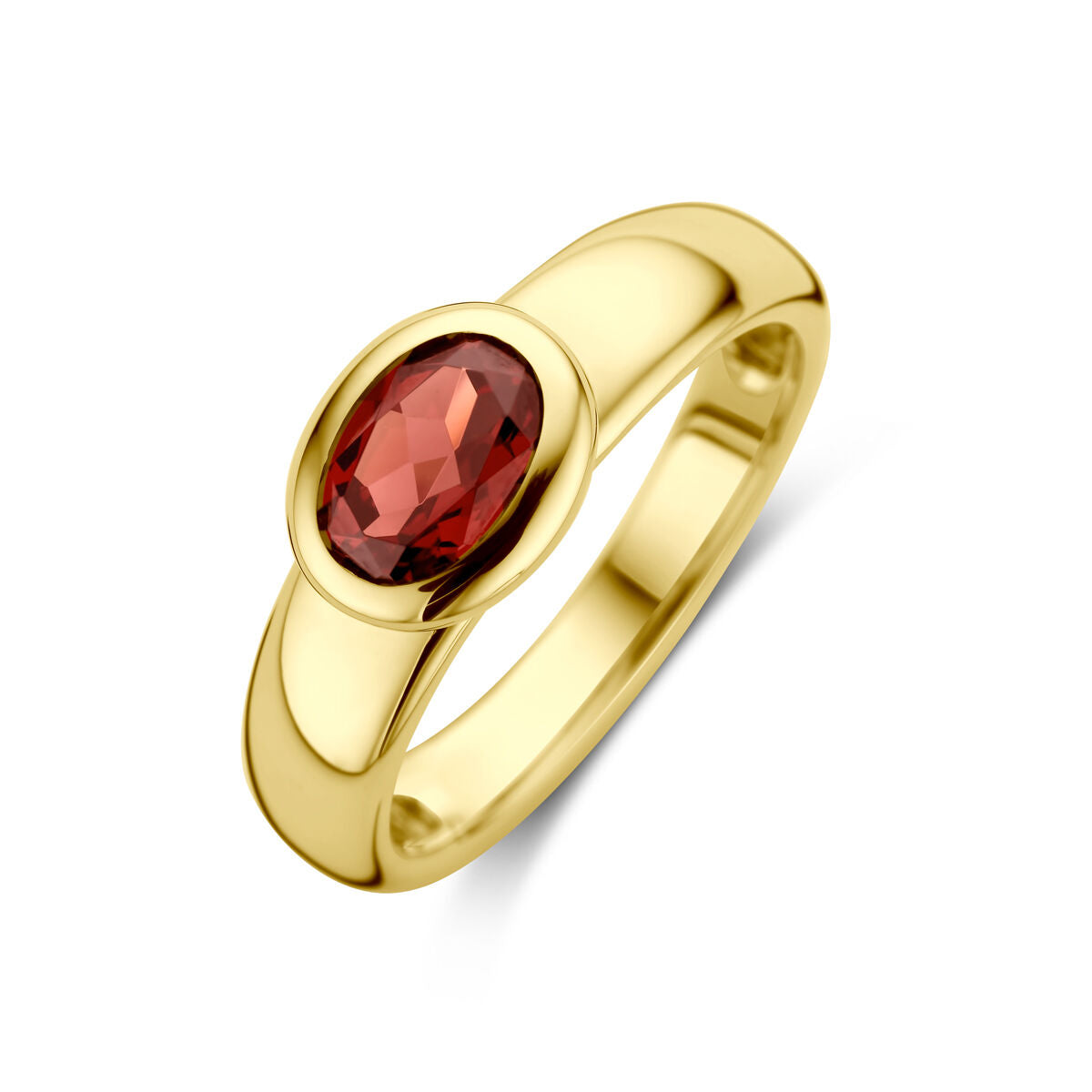 Bague en or jaune 14K avec une pierre de grenat ovale.