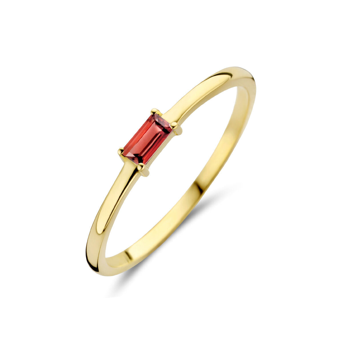 Bague en or jaune 14K avec une pierre de naissance grenat de forme rectangulaire.