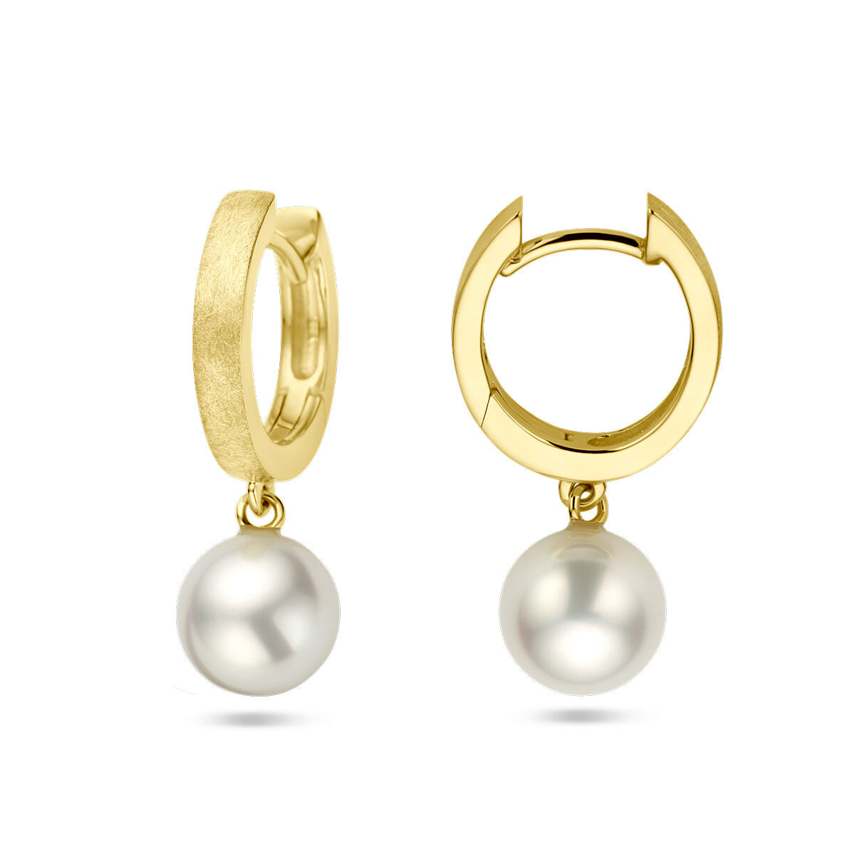 Boucles d'oreilles en or jaune 14K avec perles, finition mate et design en forme de créole.