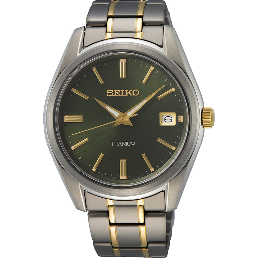 Montre pour homme Seiko avec boîtier en titane, cadran vert, bracelet bicolore argenté et doré.