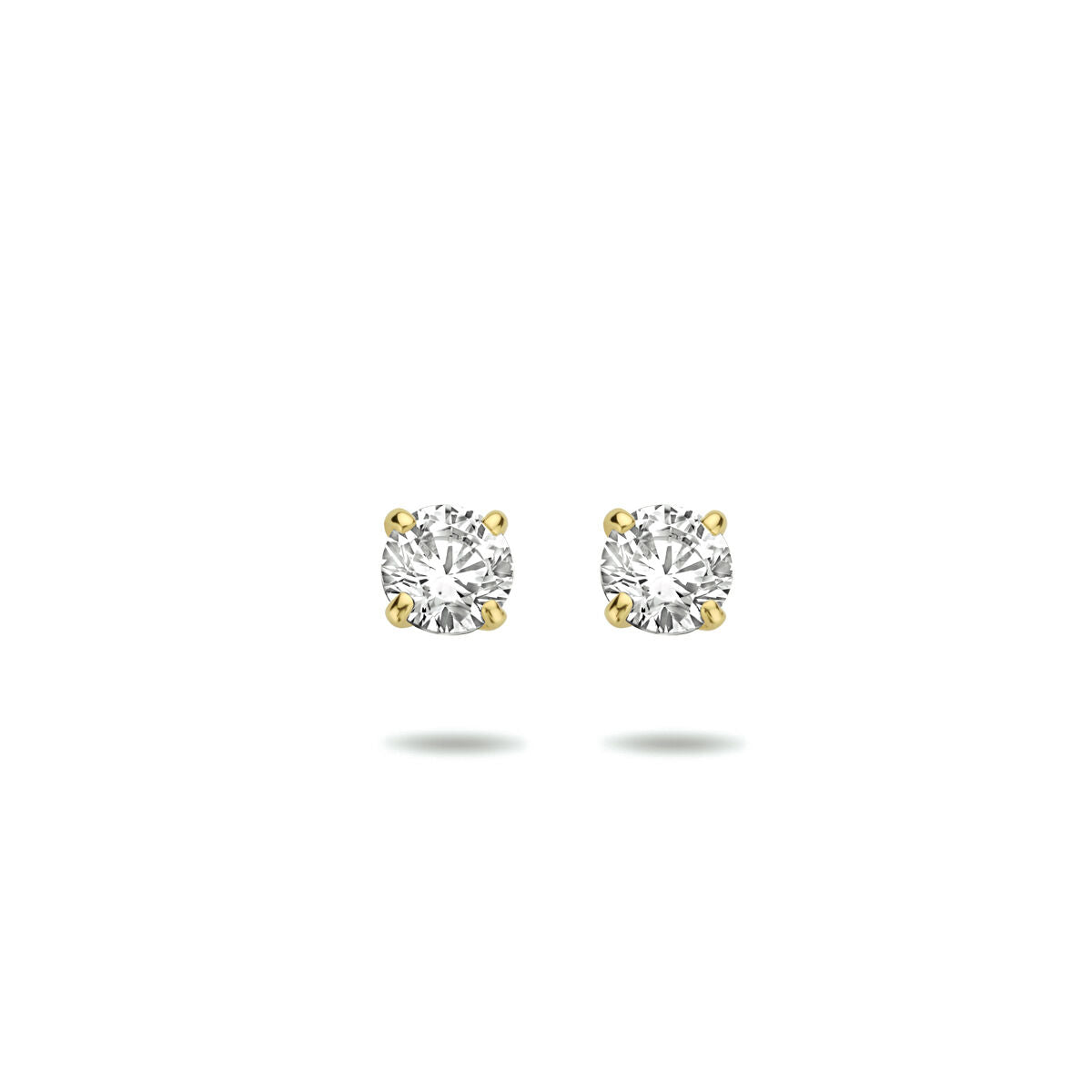 Boucles d'oreilles en or jaune 14K avec zirconia, forme carrée et sertissage à griffes.