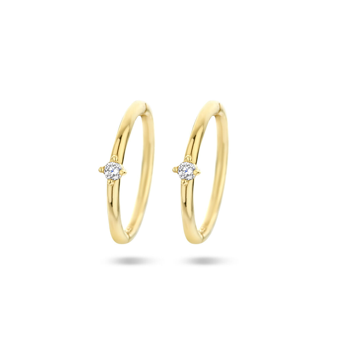 Boucles d'oreilles en or jaune 14K avec zirconia, forme ronde et finition brillante.