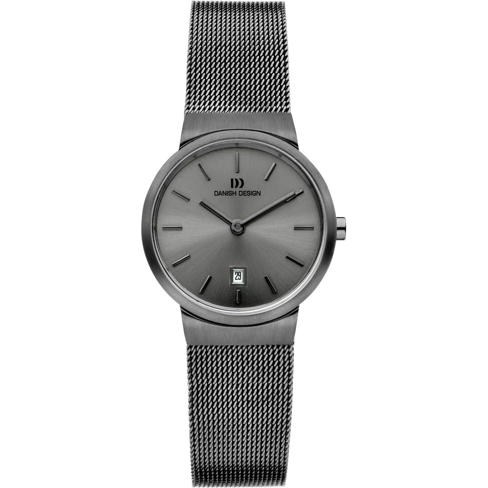 Montre grise avec bracelet en maille métallique et cadran minimaliste.